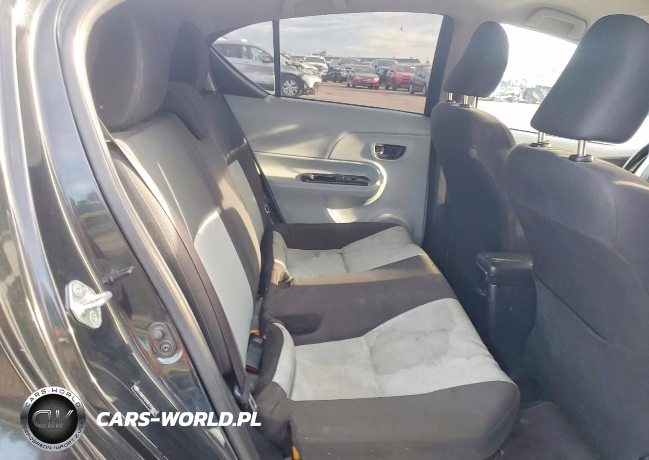 2014 Toyota Prius C Two VIN:JTDKDTB35E1574813 - 10
