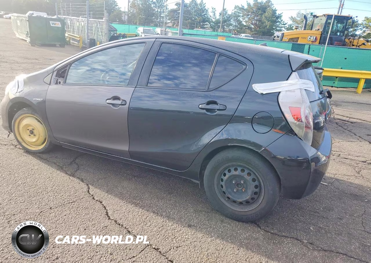 2014 Toyota Prius C Two VIN:JTDKDTB35E1574813 - 2