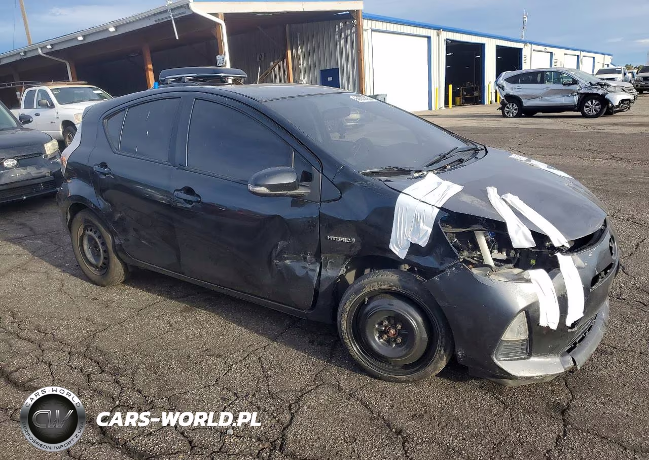 2014 Toyota Prius C Two VIN:JTDKDTB35E1574813 - 4