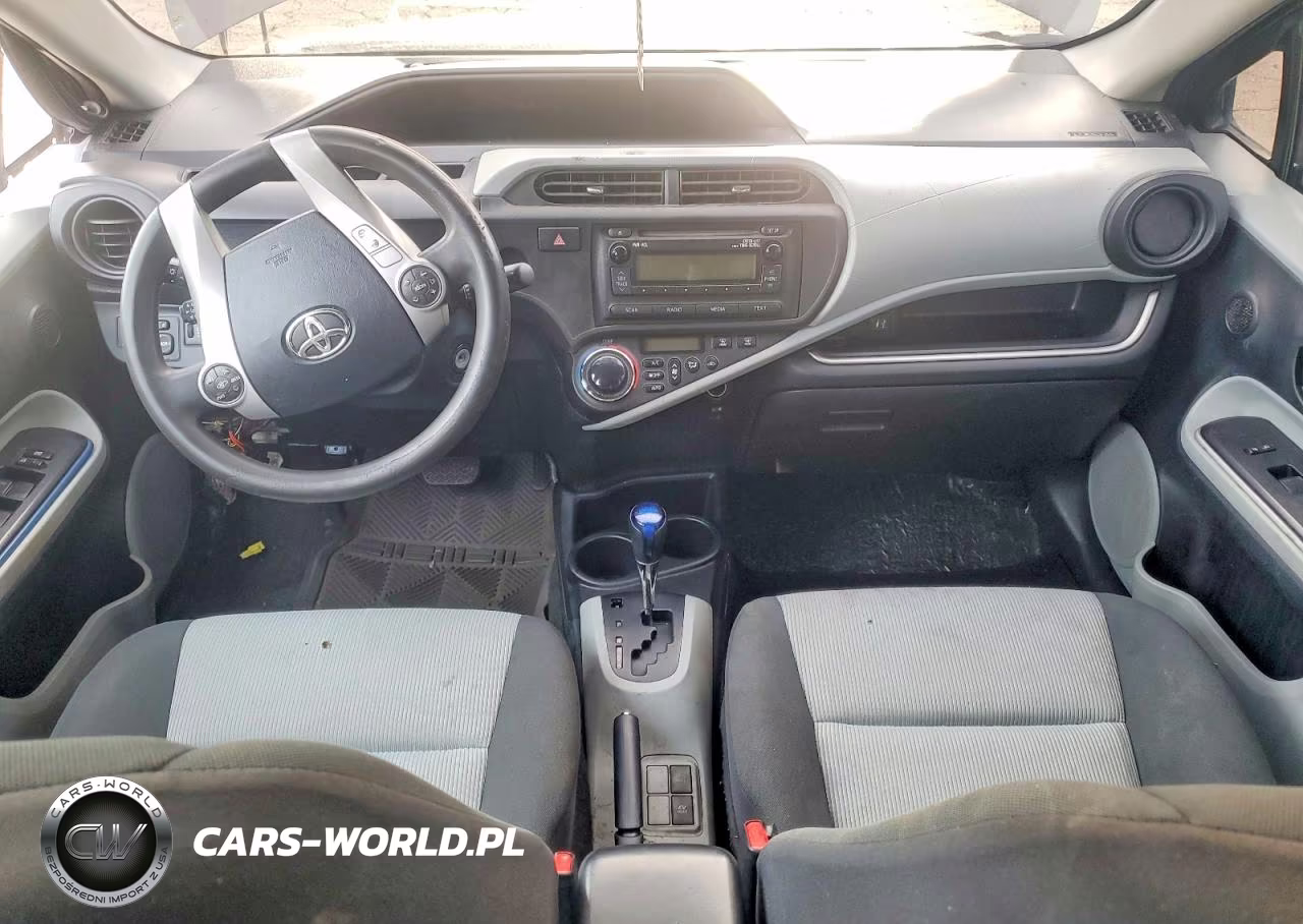 2014 Toyota Prius C Two VIN:JTDKDTB35E1574813 - 8