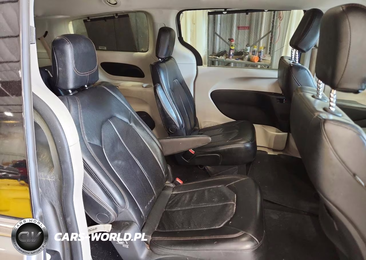 2018 Chrysler Pacifica Touring Touring L VIN:2C4RC1BG9JR246891 - 11