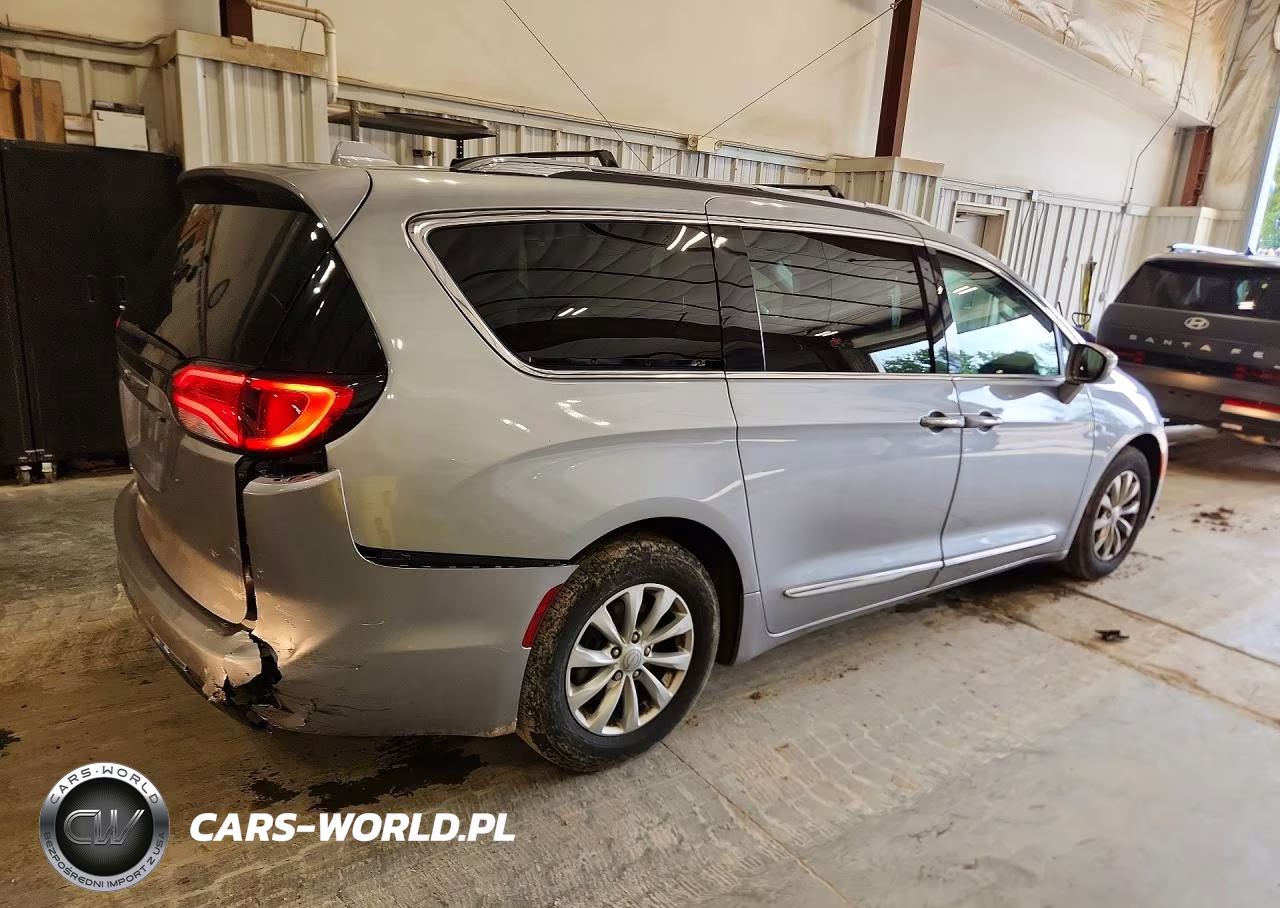 2018 Chrysler Pacifica Touring Touring L VIN:2C4RC1BG9JR246891 - 3