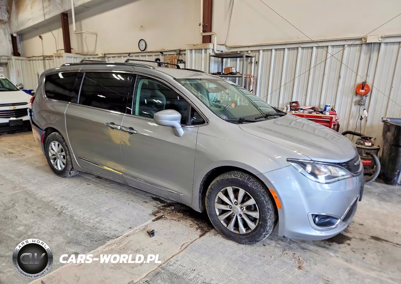 2018 Chrysler Pacifica Touring Touring L VIN:2C4RC1BG9JR246891 - 4