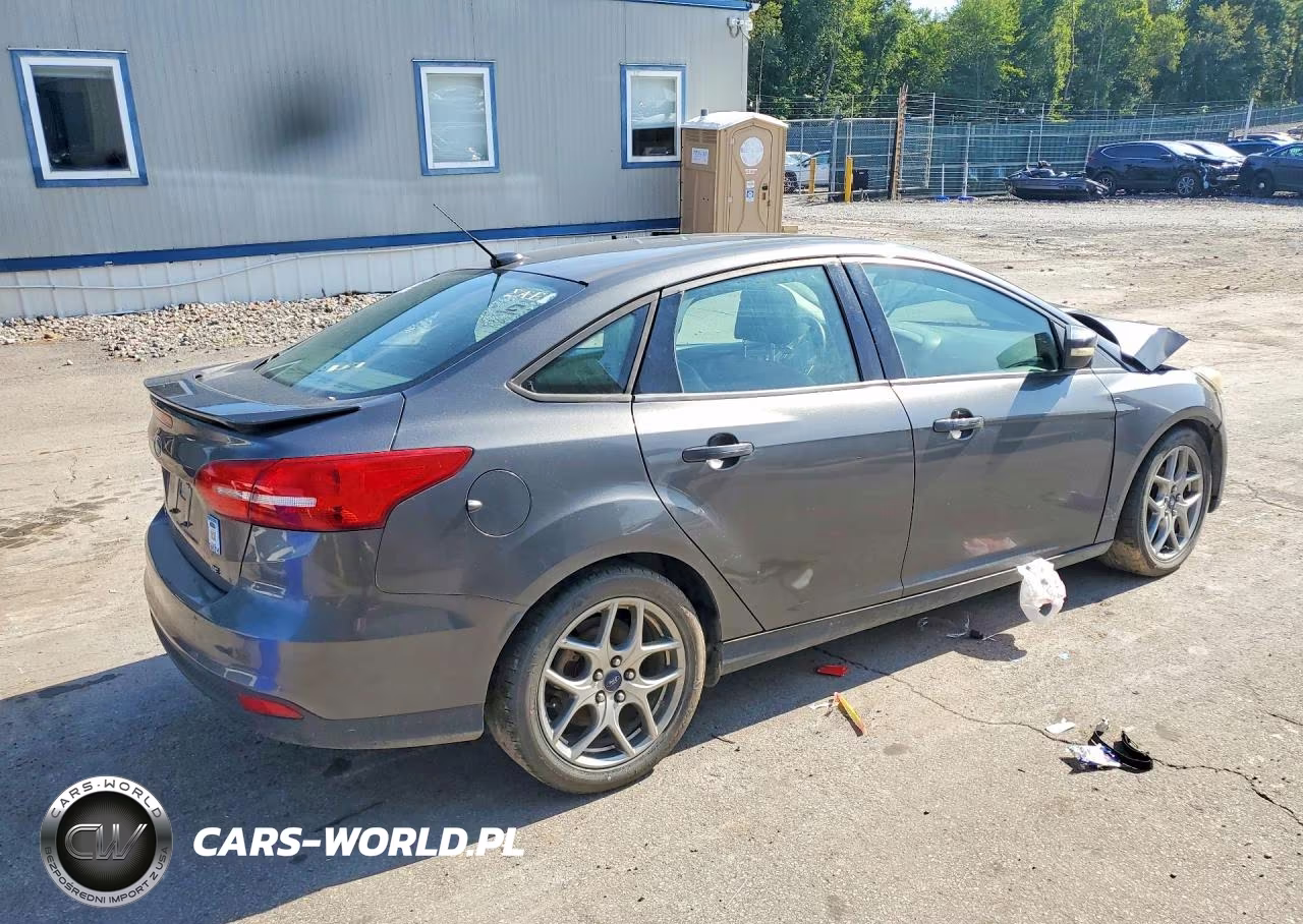 2015 Ford Focus Se VIN:1FADP3F20FL264968 - 3