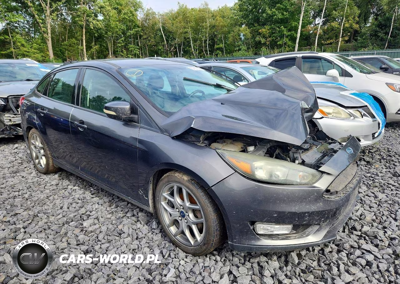 2015 Ford Focus Se VIN:1FADP3F20FL264968 - 4