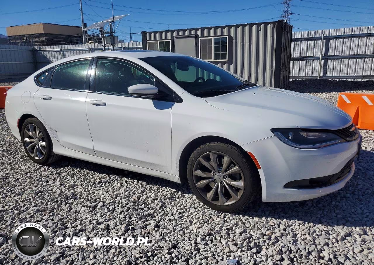2015 Chrysler 200 S VIN:1C3CCCBG0FN613770 - 4