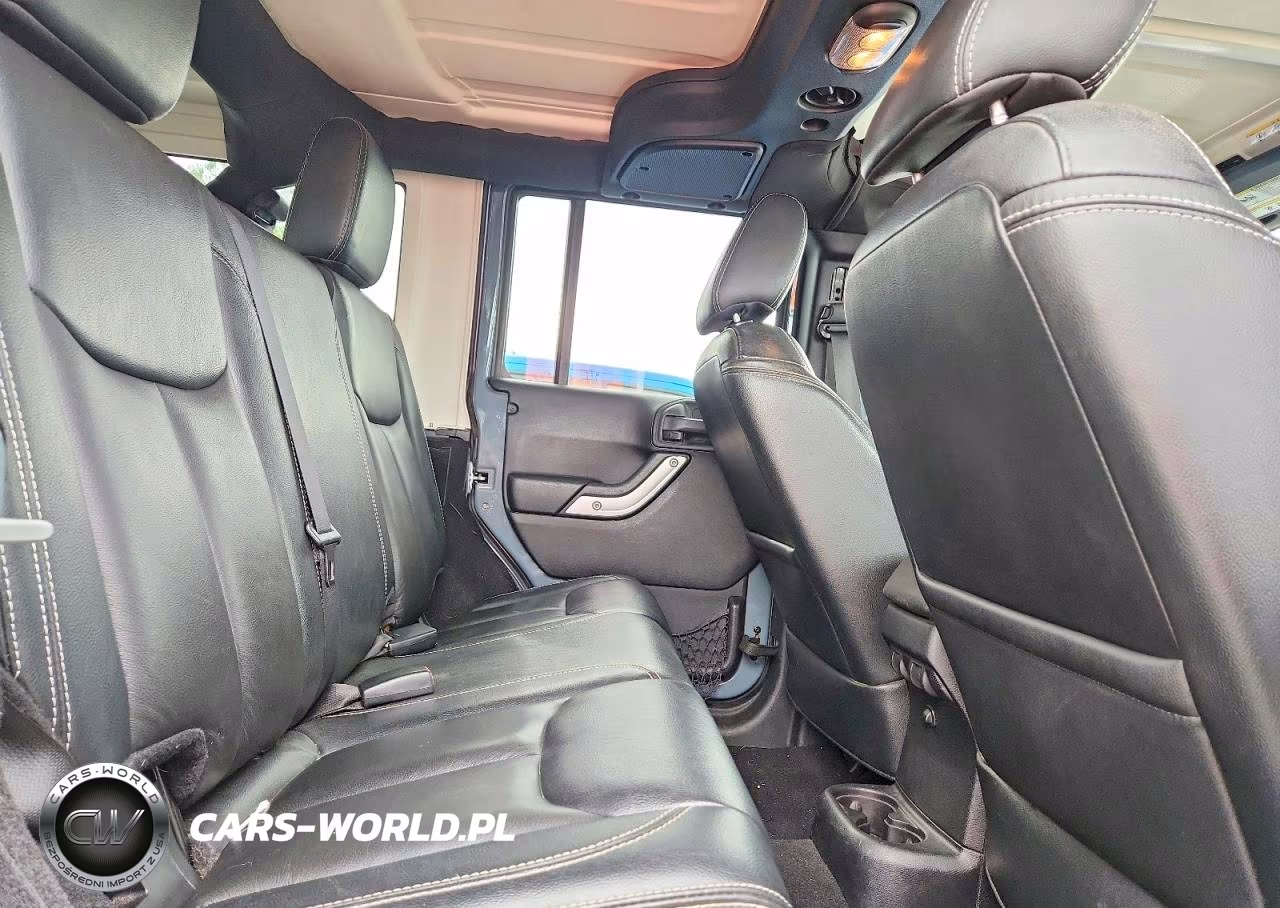 2015 Jeep Wrangler Unlimited Sahara VIN:1C4BJWEGXFL561781 - 10