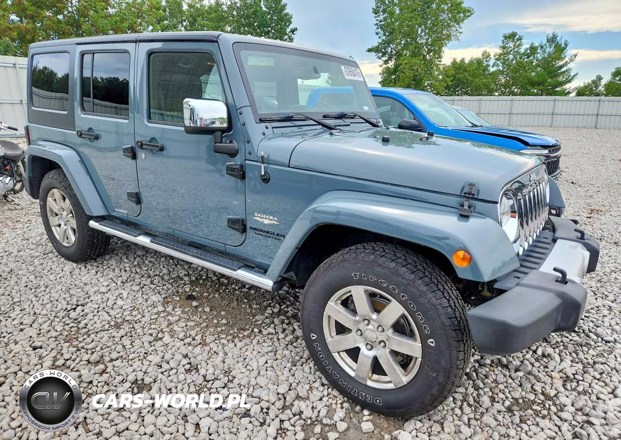 2015 Jeep Wrangler Unlimited Sahara VIN:1C4BJWEGXFL561781 - 4