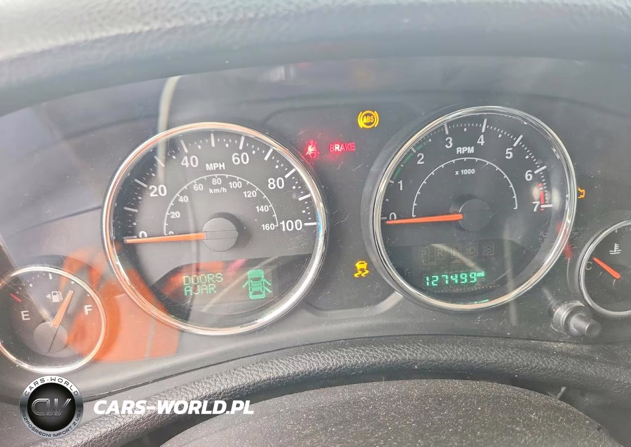 2015 Jeep Wrangler Unlimited Sahara VIN:1C4BJWEGXFL561781 - 9