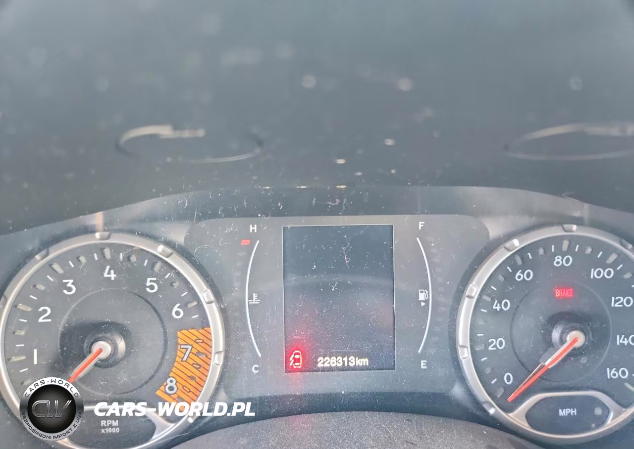 2018 Jeep Renegade Latitude VIN:ZACCJABB0JPJ69927 - 9