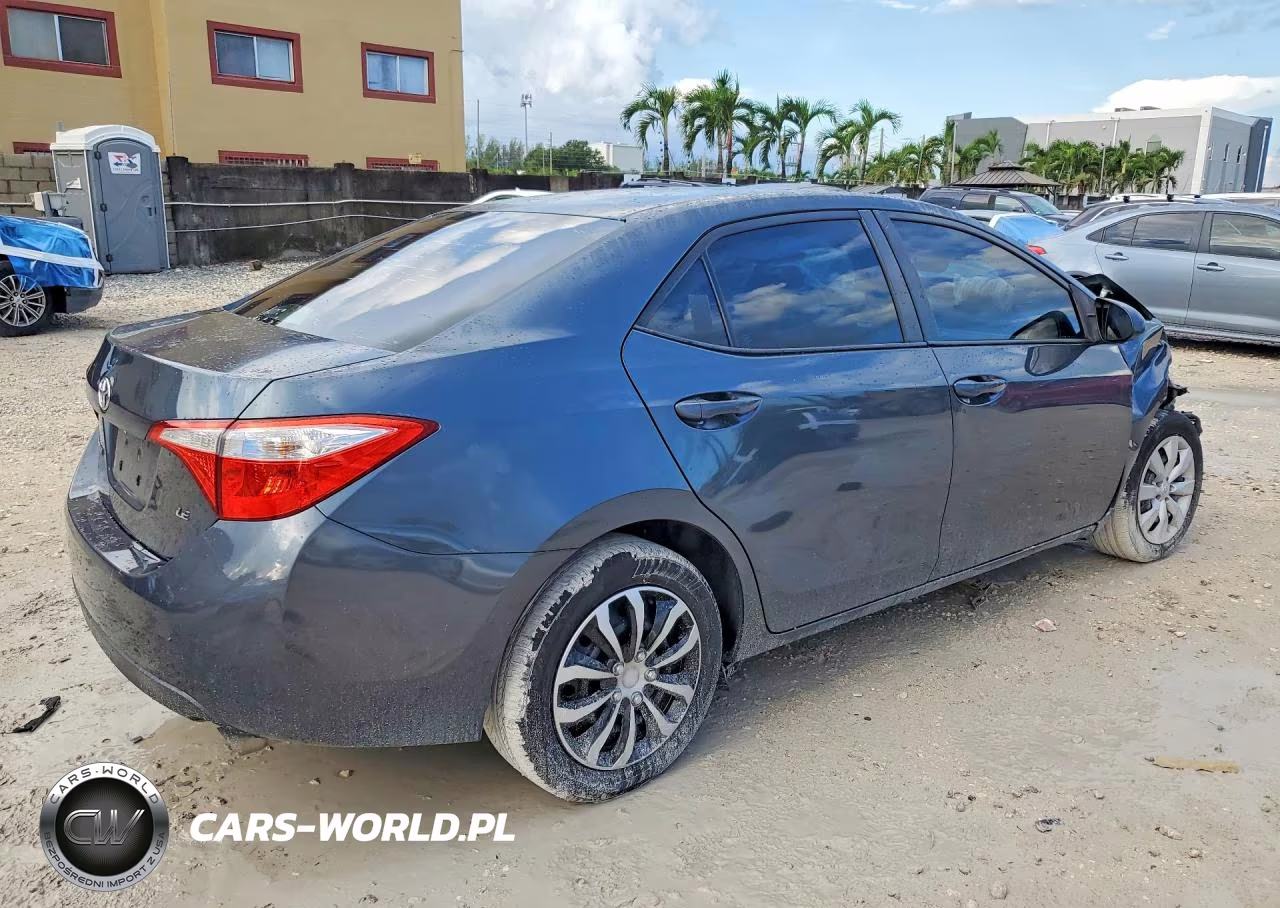 2015 Toyota Corolla Le VIN:2T1BURHE2FC456842 - 3