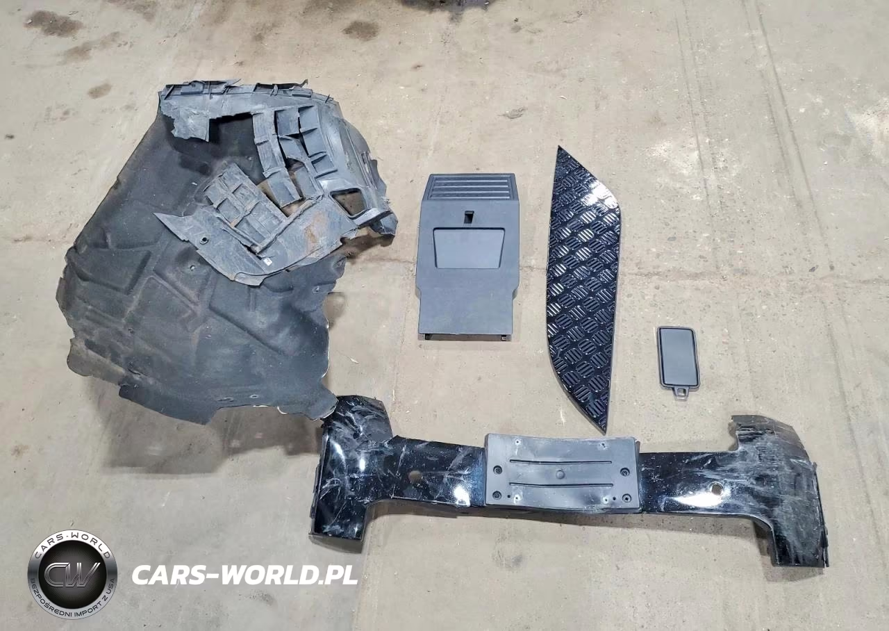 2024 Land Rover Defender 110 VIN:SALEBEEEXR2258134 - 13