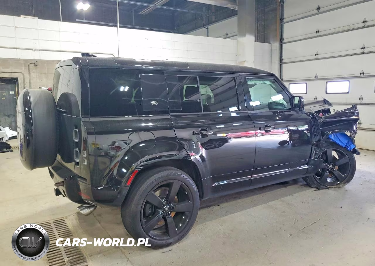2024 Land Rover Defender 110 VIN:SALEBEEEXR2258134 - 3