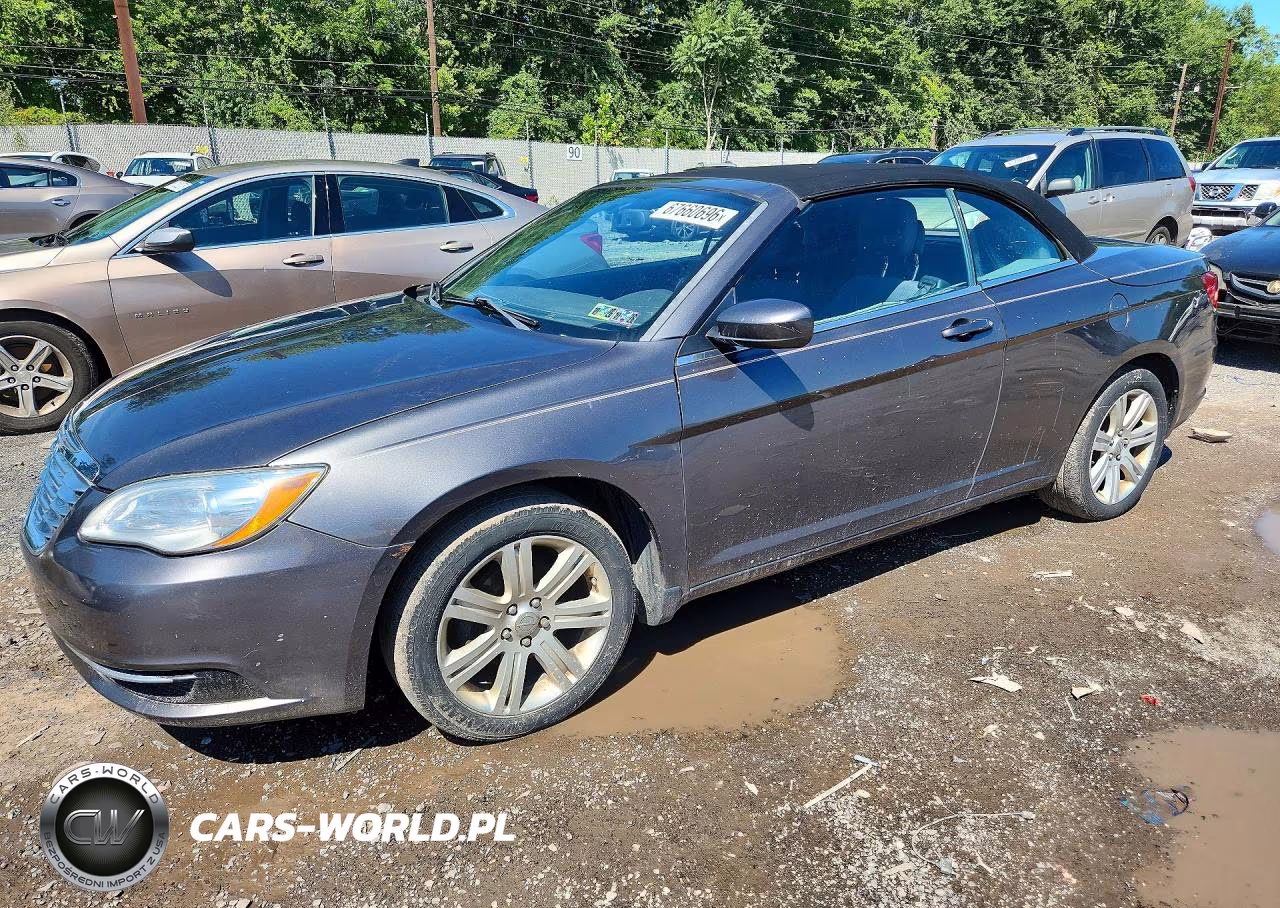 2014 Chrysler 200 Touring – zdjęcie 1 z 12