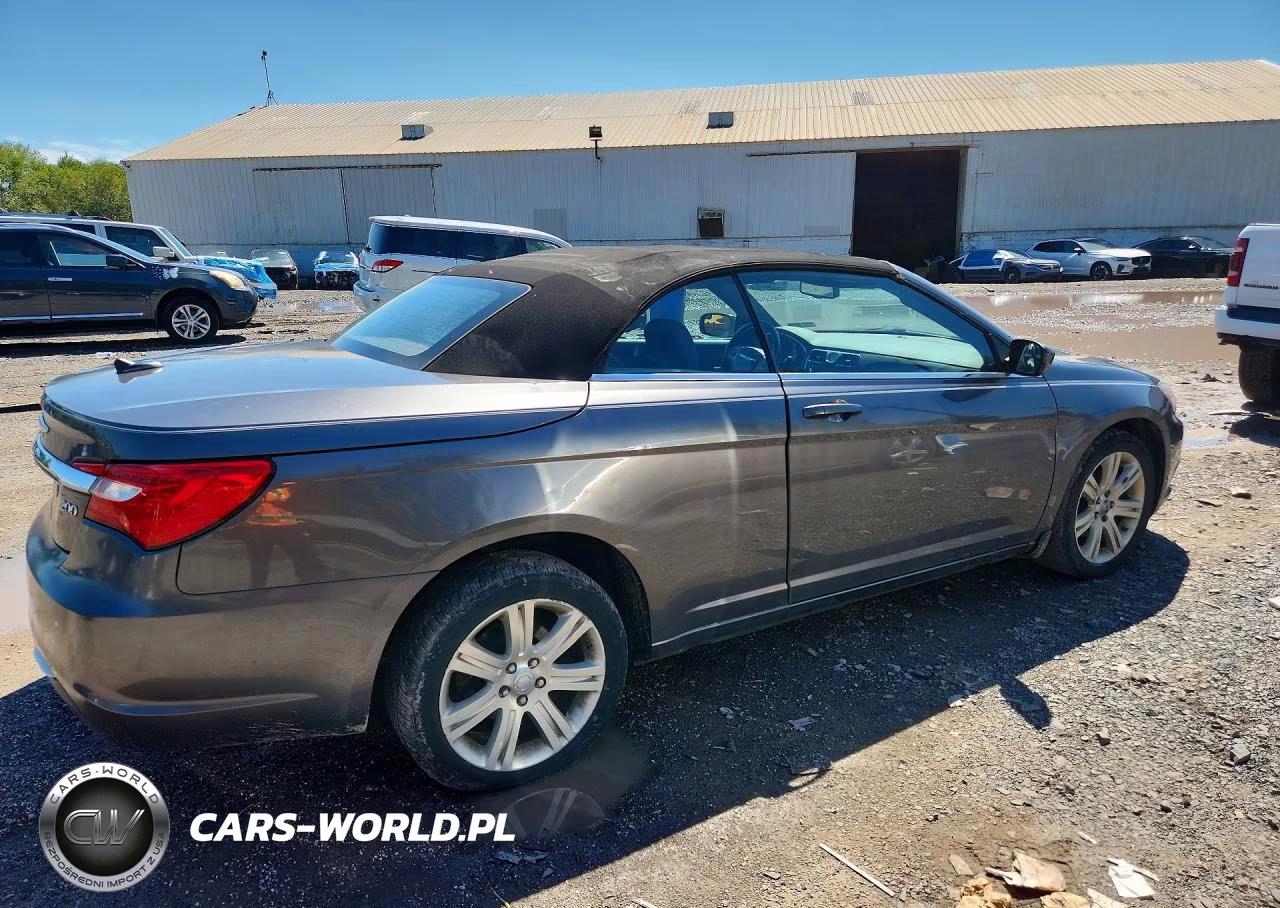 2014 Chrysler 200 Touring VIN:1C3BCBEG1EN163952 - 3