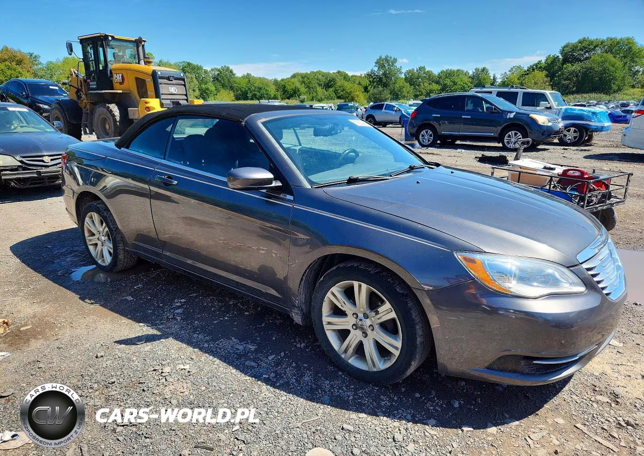 2014 Chrysler 200 Touring VIN:1C3BCBEG1EN163952 - 4