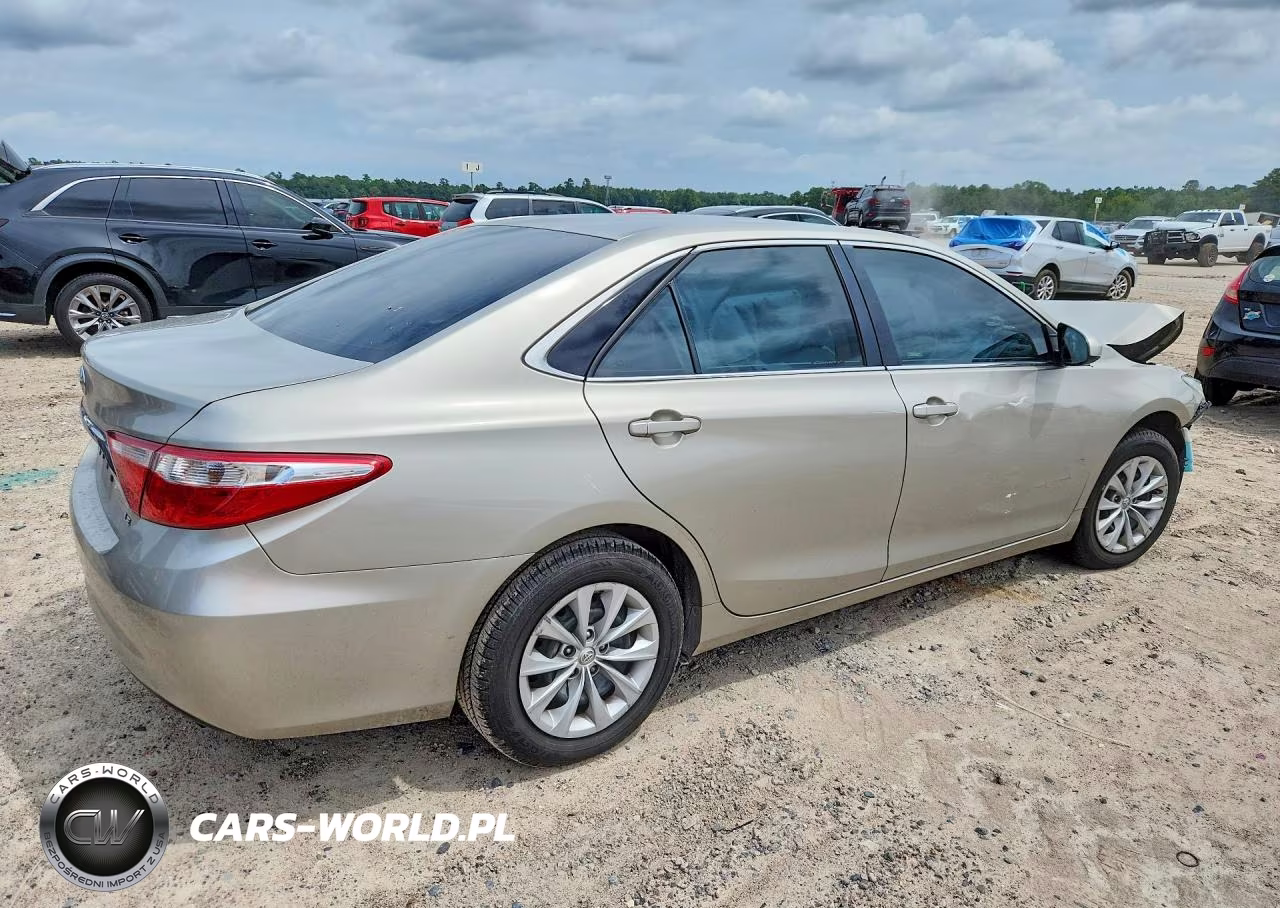 2016 Toyota Camry Le VIN:4T4BF1FK6GR565170 - 3