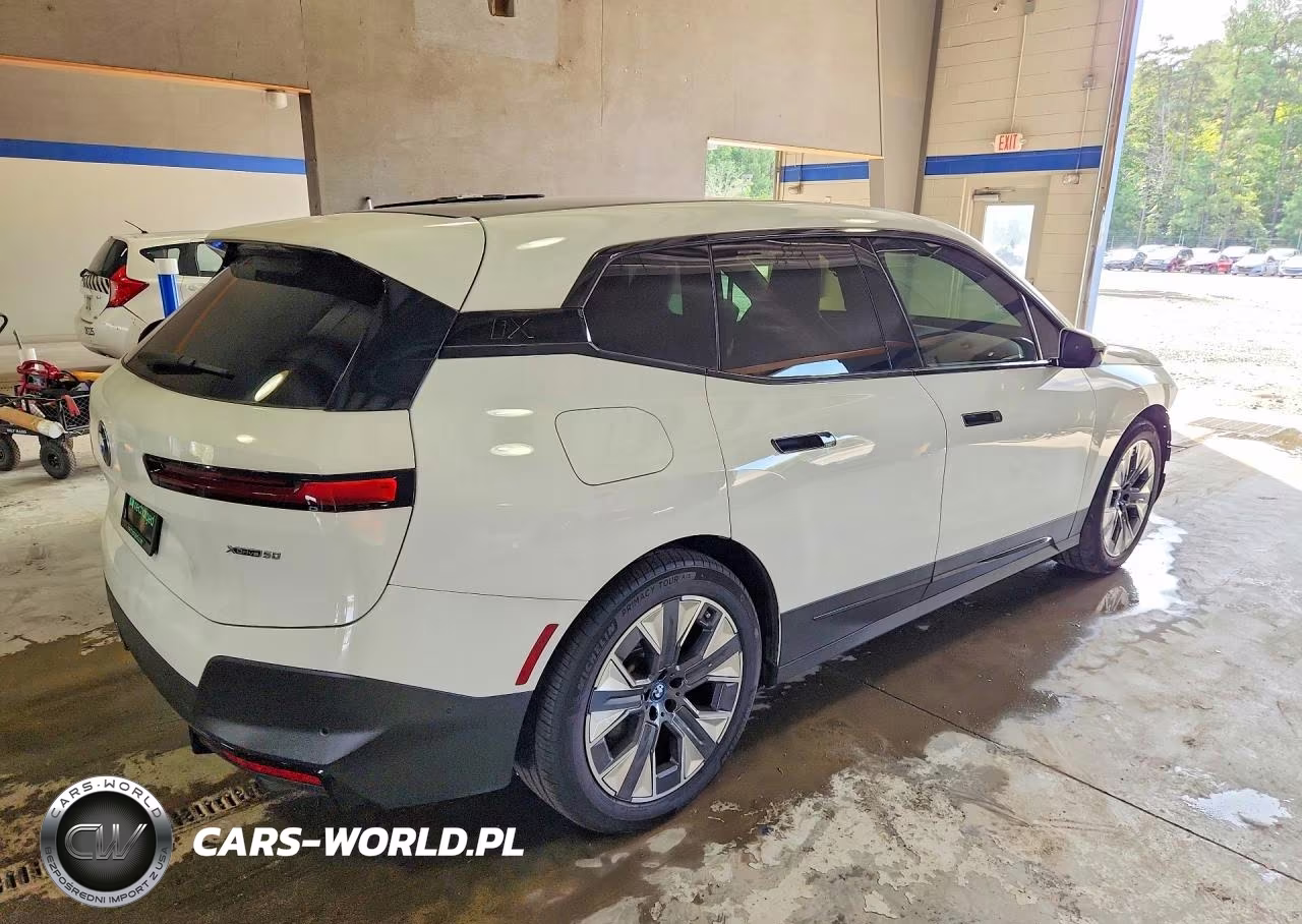 2023 BMW Ix xDrive50 VIN:WB523CF05PCL70695 - 3