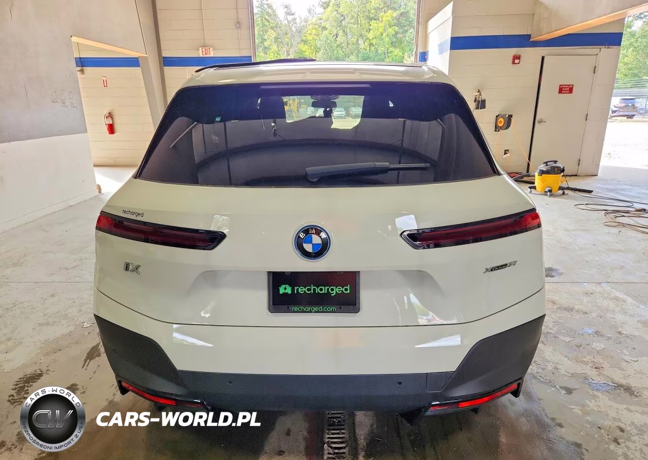 2023 BMW Ix xDrive50 VIN:WB523CF05PCL70695 - 6