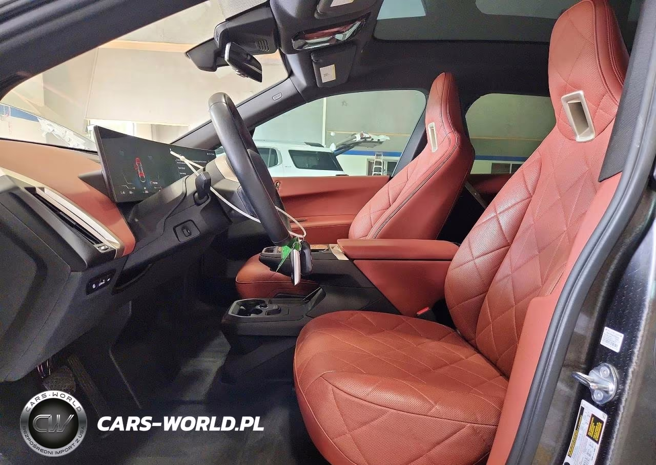 2023 BMW Ix xDrive50 VIN:WB523CF05PCL70695 - 7