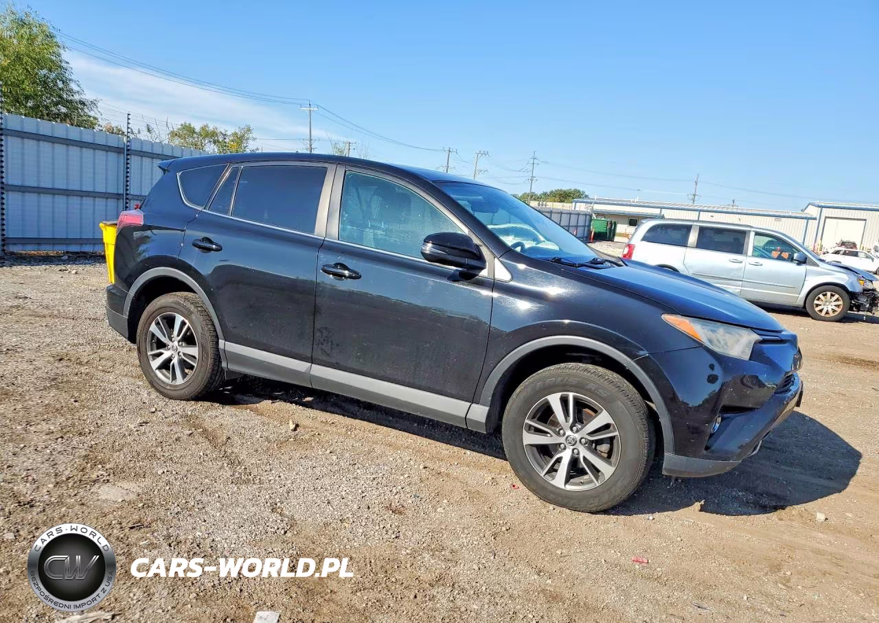 2018 Toyota Rav4 Xle VIN:2T3RFREV7JW704997 - 4