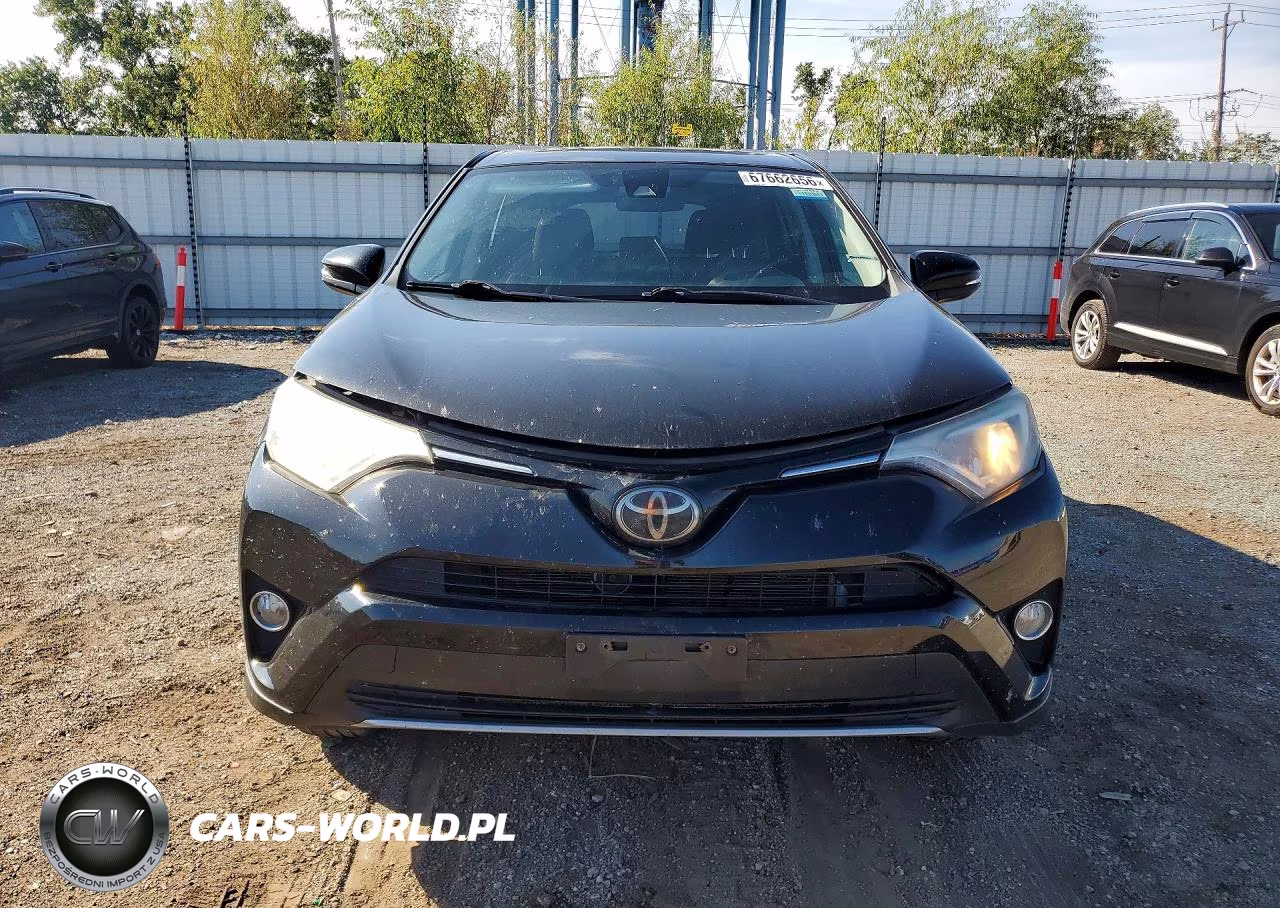 2018 Toyota Rav4 Xle VIN:2T3RFREV7JW704997 - 5