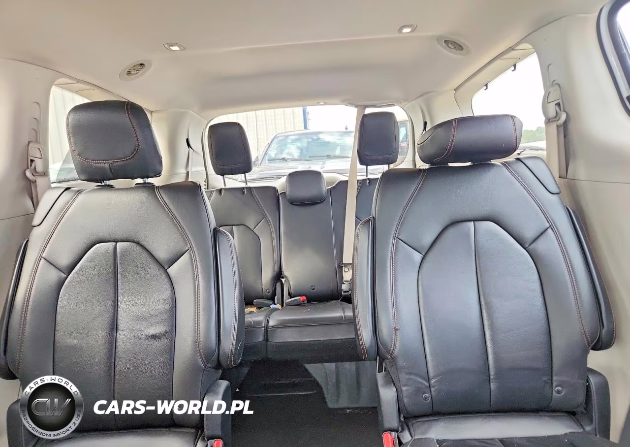 2017 Chrysler Pacifica Touring L VIN:2C4RC1BG5HR576960 - 10