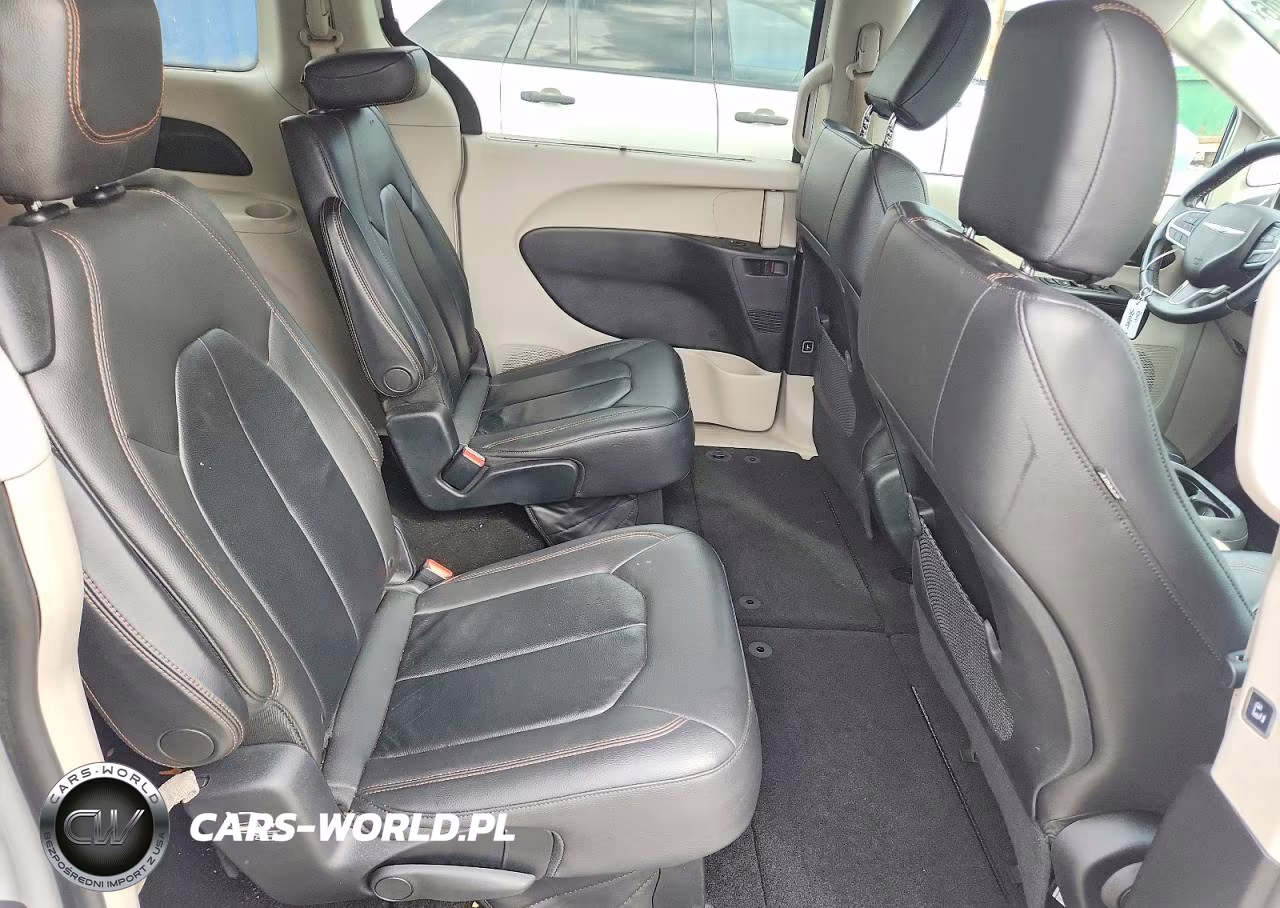 2017 Chrysler Pacifica Touring L VIN:2C4RC1BG5HR576960 - 11
