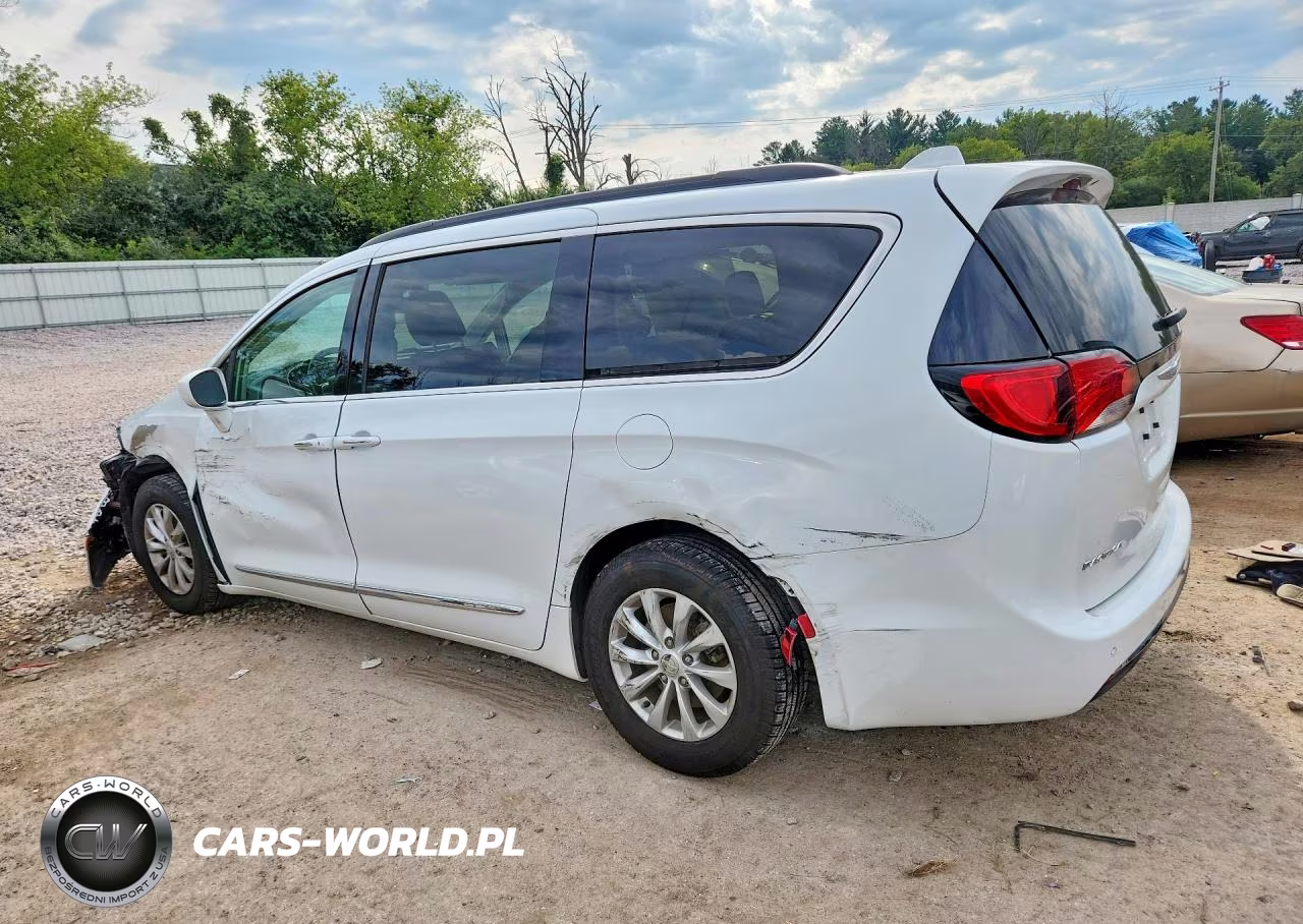 2017 Chrysler Pacifica Touring L VIN:2C4RC1BG5HR576960 - 2