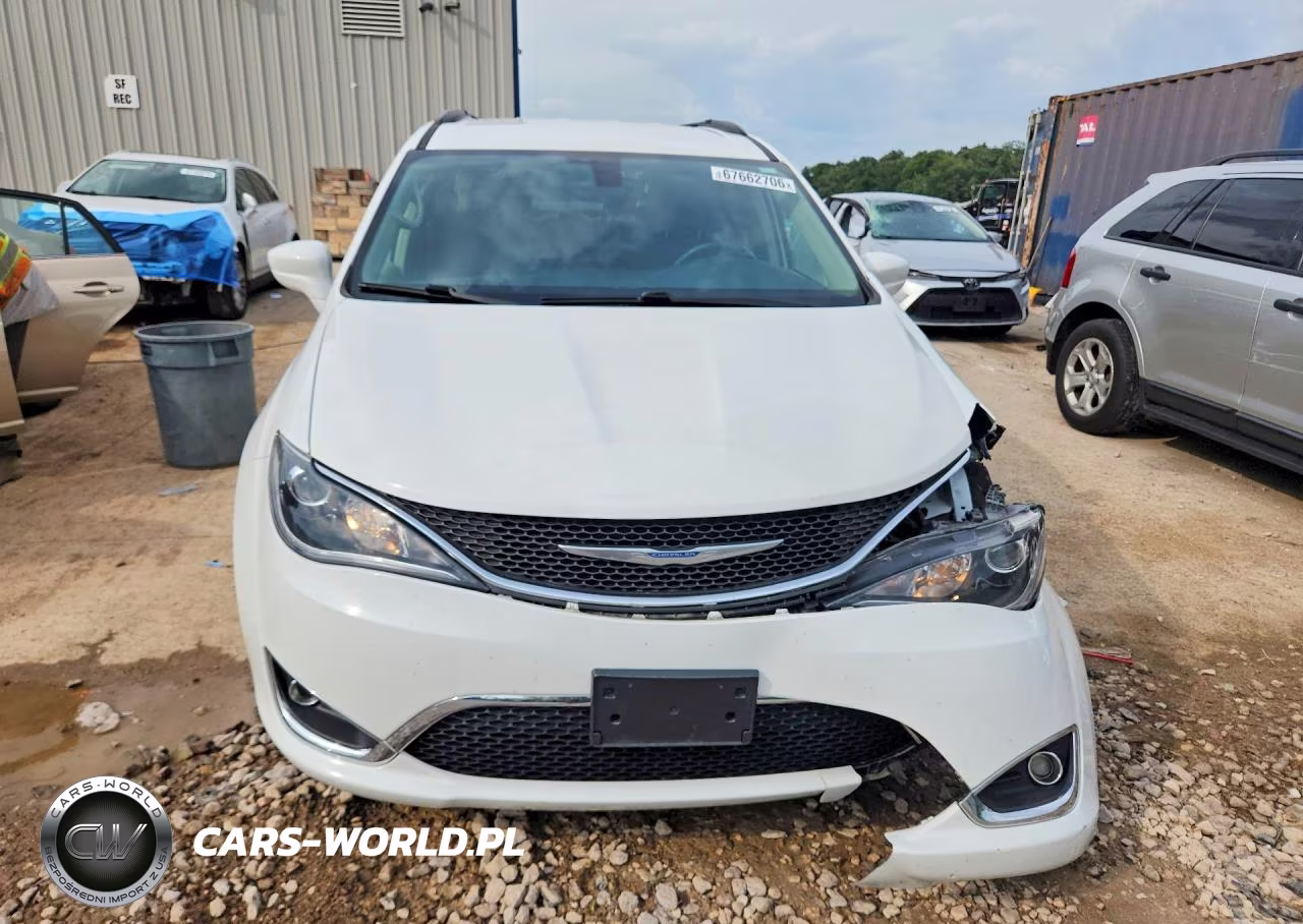 2017 Chrysler Pacifica Touring L VIN:2C4RC1BG5HR576960 - 5