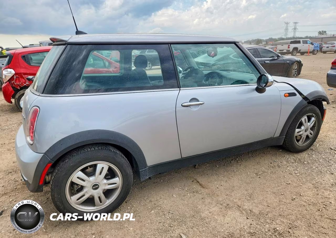 2006 Mini Cooper VIN:WMWRC335X6TK18328 - 3