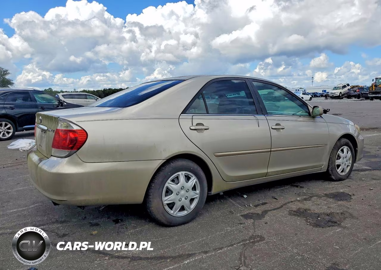 2005 Toyota Camry Le VIN:4T1BE32K35U393322 - 3