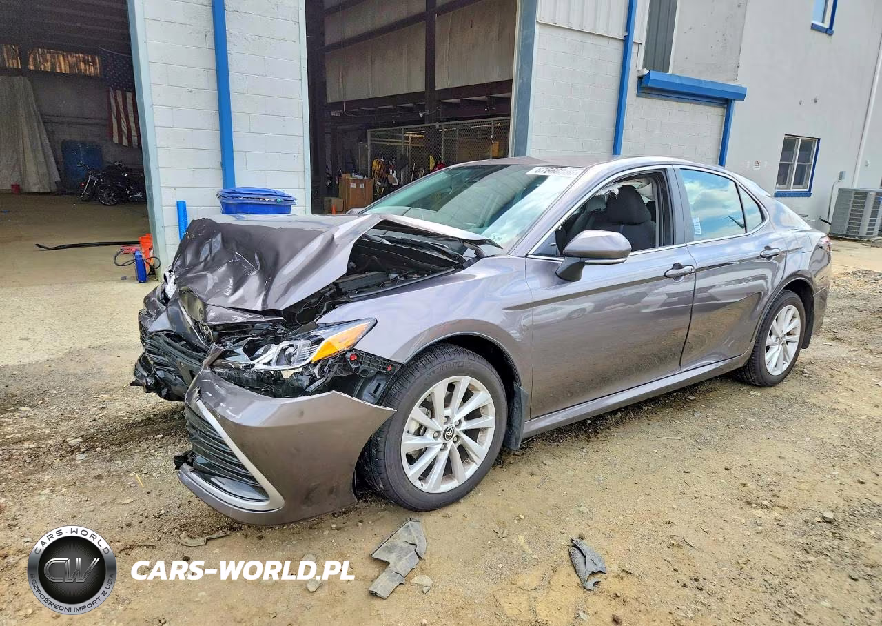 2024 Toyota Camry Le – zdjęcie 1 z 12