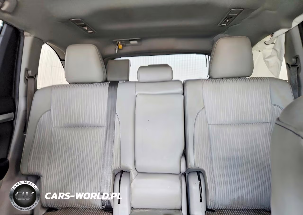 2019 Toyota Highlander Le Plus VIN:5TDZZRFH9KS300764 - 10