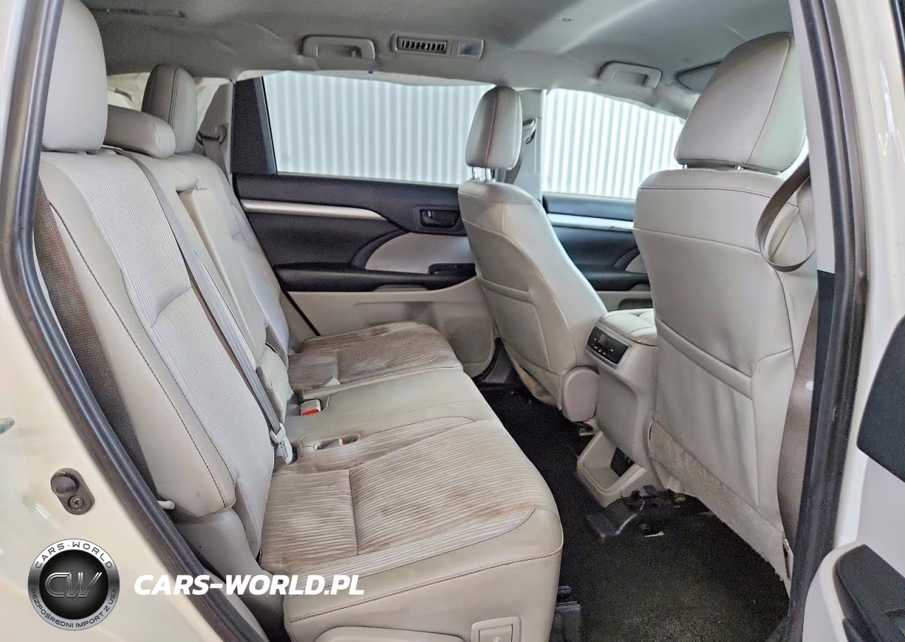 2019 Toyota Highlander Le Plus VIN:5TDZZRFH9KS300764 - 11