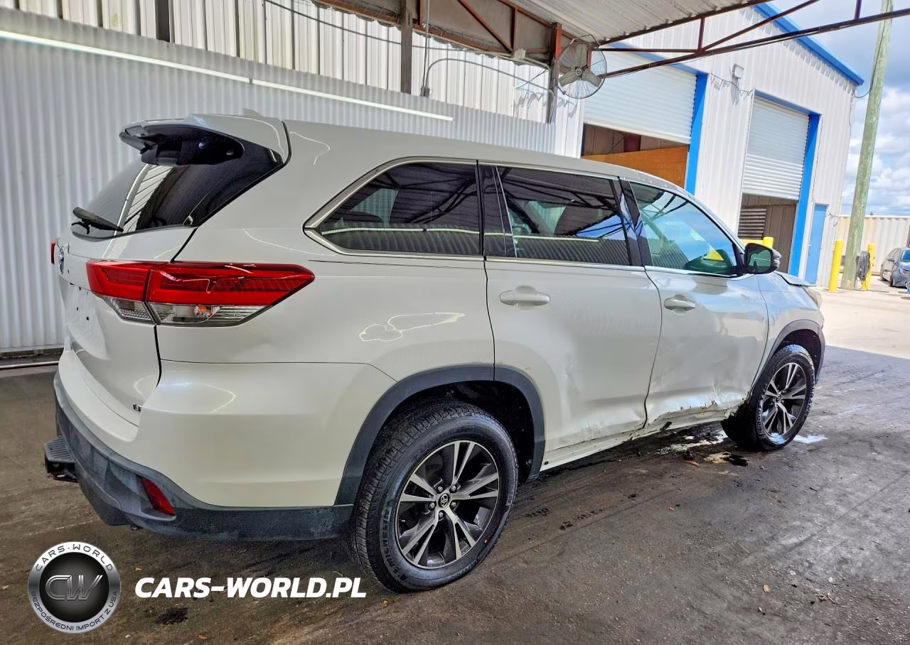 2019 Toyota Highlander Le Plus VIN:5TDZZRFH9KS300764 - 3