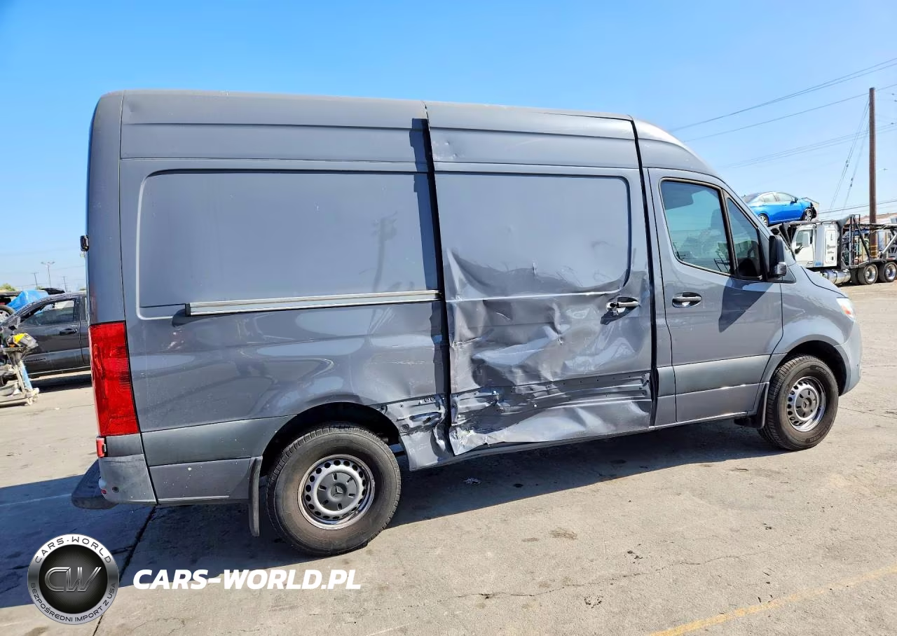 2022 Mercedes-Benz Sprinter 2500 VIN:W1Y4DBHY5NT103783 - 3
