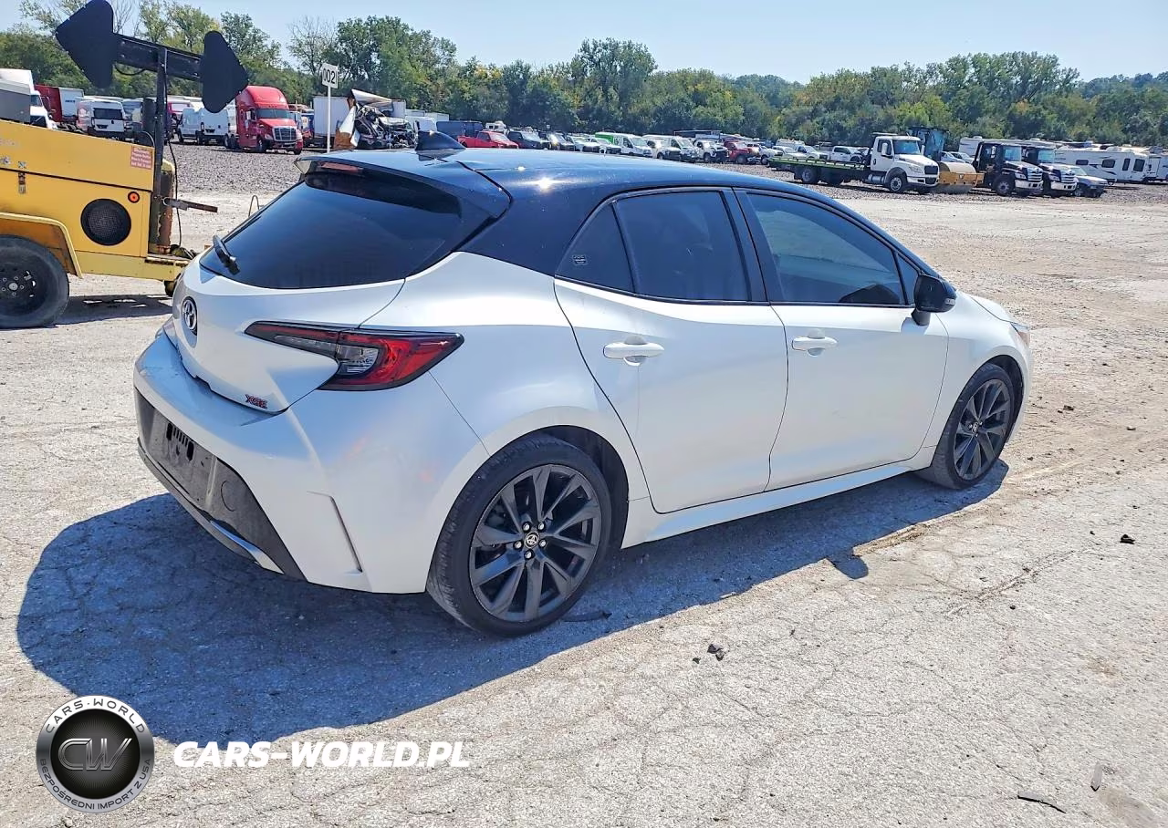 2024 Toyota Corolla Xse VIN:JTNC4MBE2R3221849 - 3