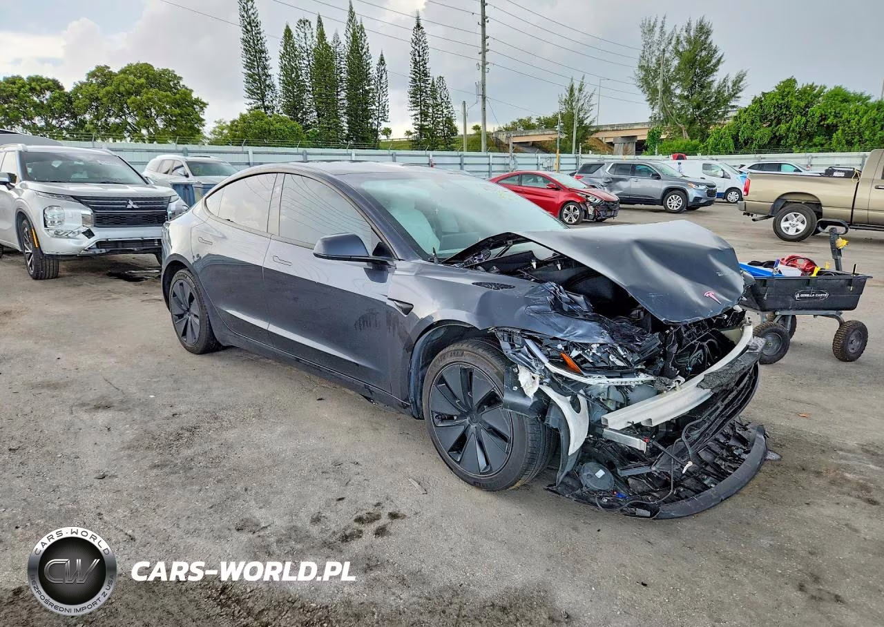2025 Tesla Model 3 VIN:5YJ3E1EA7SF940337 - 4