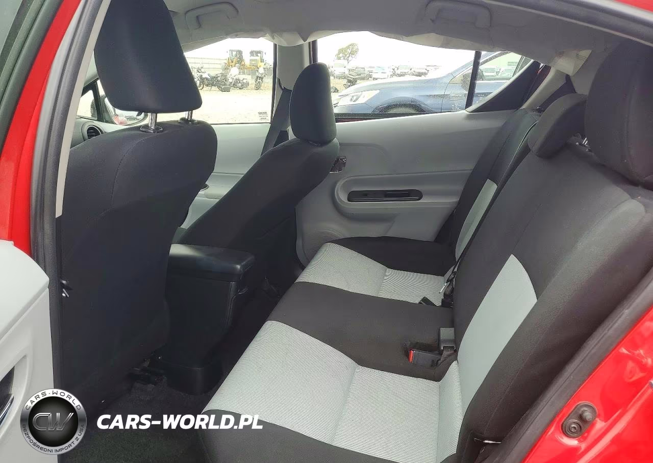 2014 Toyota Prius C Three VIN:JTDKDTB34E1569716 - 10