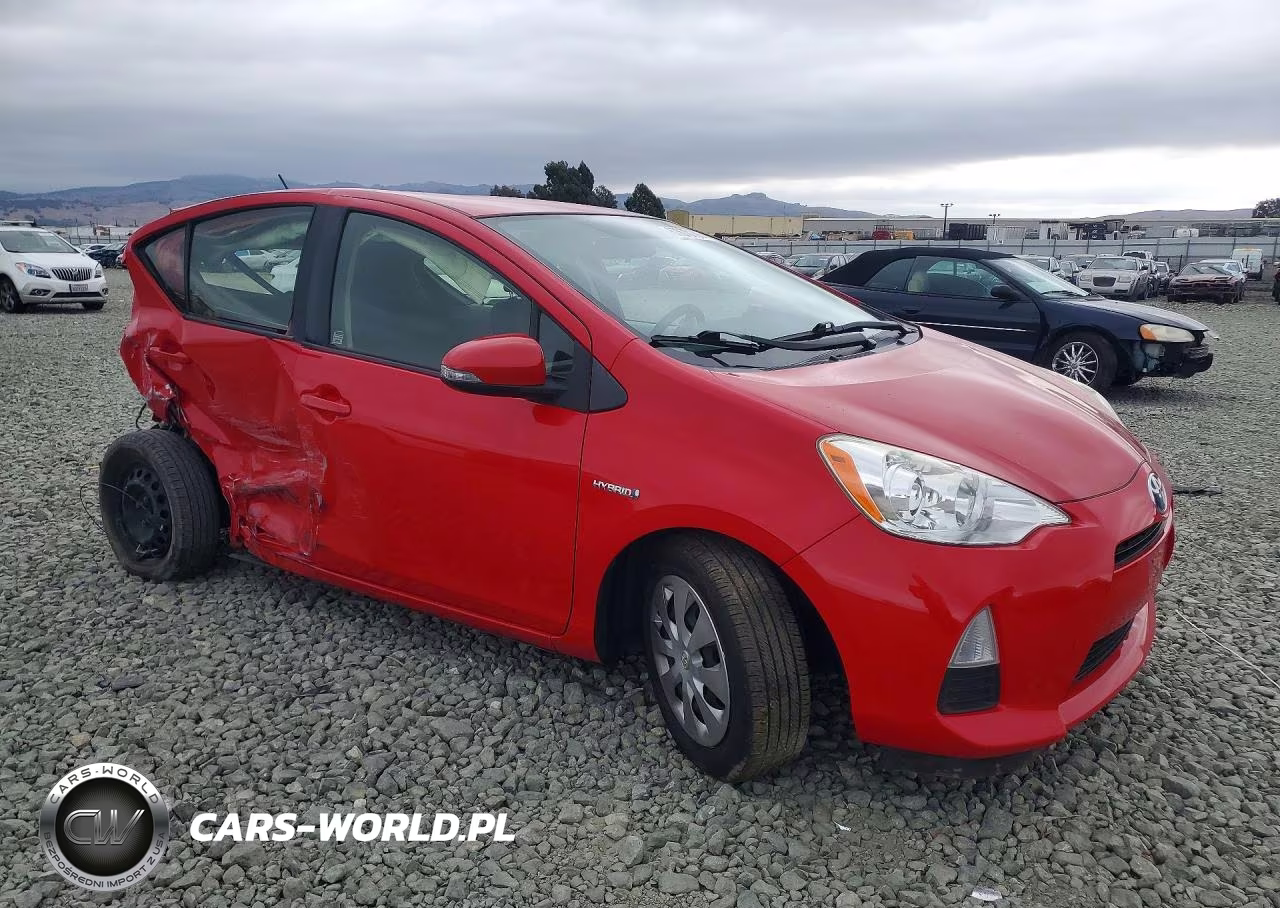 2014 Toyota Prius C Three VIN:JTDKDTB34E1569716 - 4