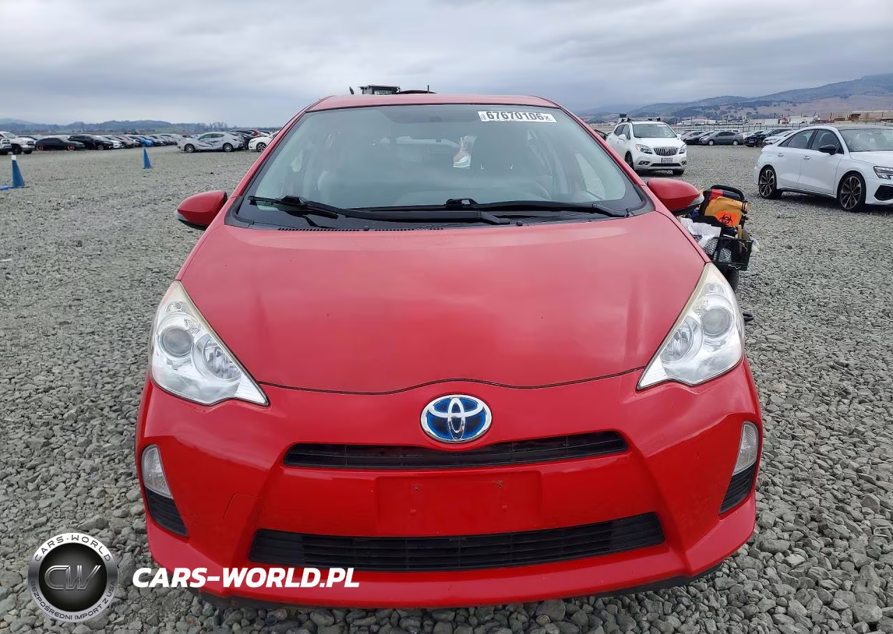 2014 Toyota Prius C Three VIN:JTDKDTB34E1569716 - 5