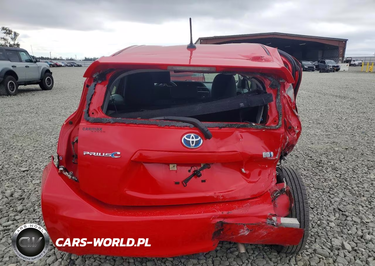 2014 Toyota Prius C Three VIN:JTDKDTB34E1569716 - 6