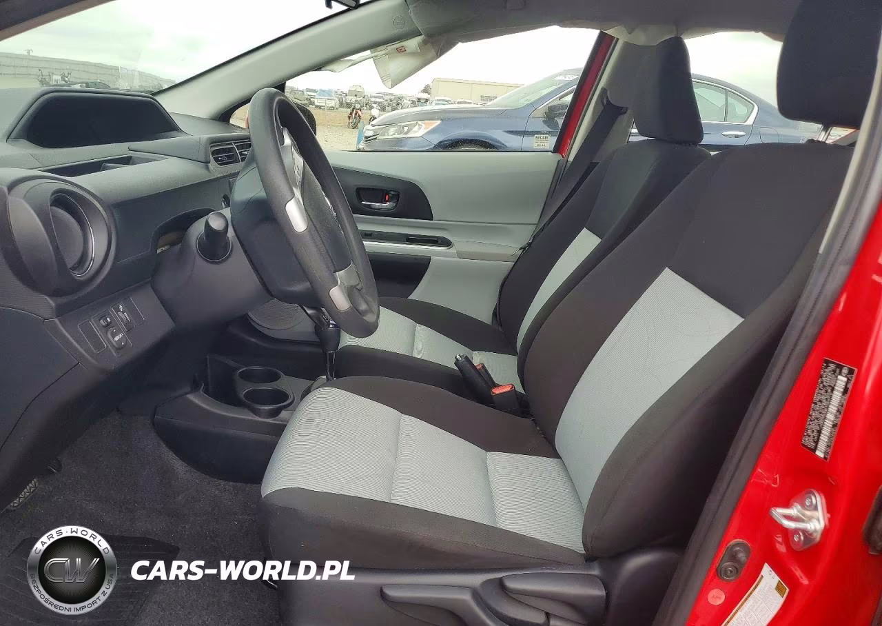 2014 Toyota Prius C Three VIN:JTDKDTB34E1569716 - 7