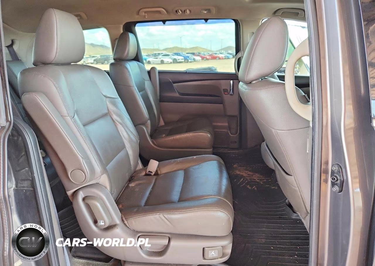 2015 Honda Odyssey Touring VIN:5FNRL5H90FB002209 - 11