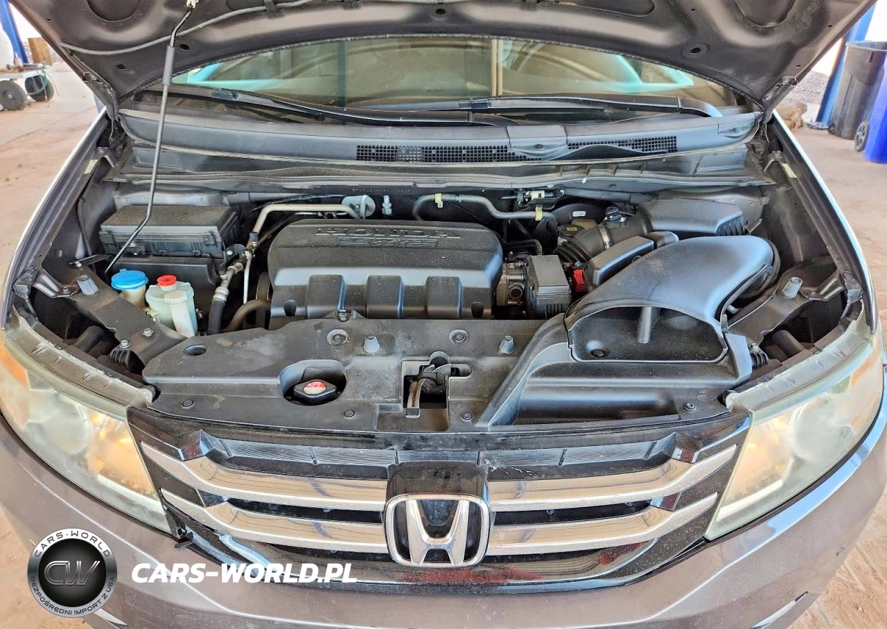 2015 Honda Odyssey Touring VIN:5FNRL5H90FB002209 - 12