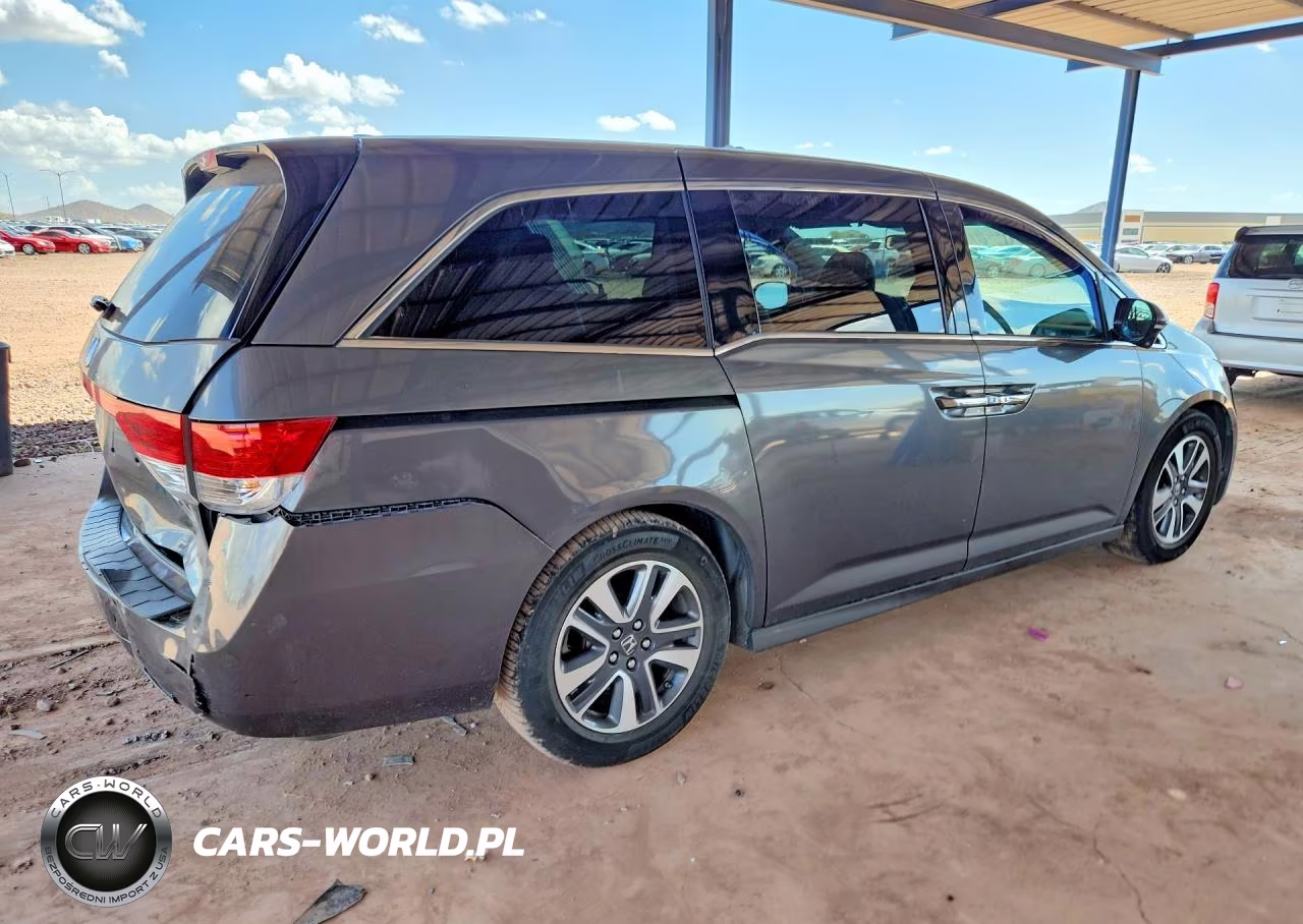 2015 Honda Odyssey Touring VIN:5FNRL5H90FB002209 - 3