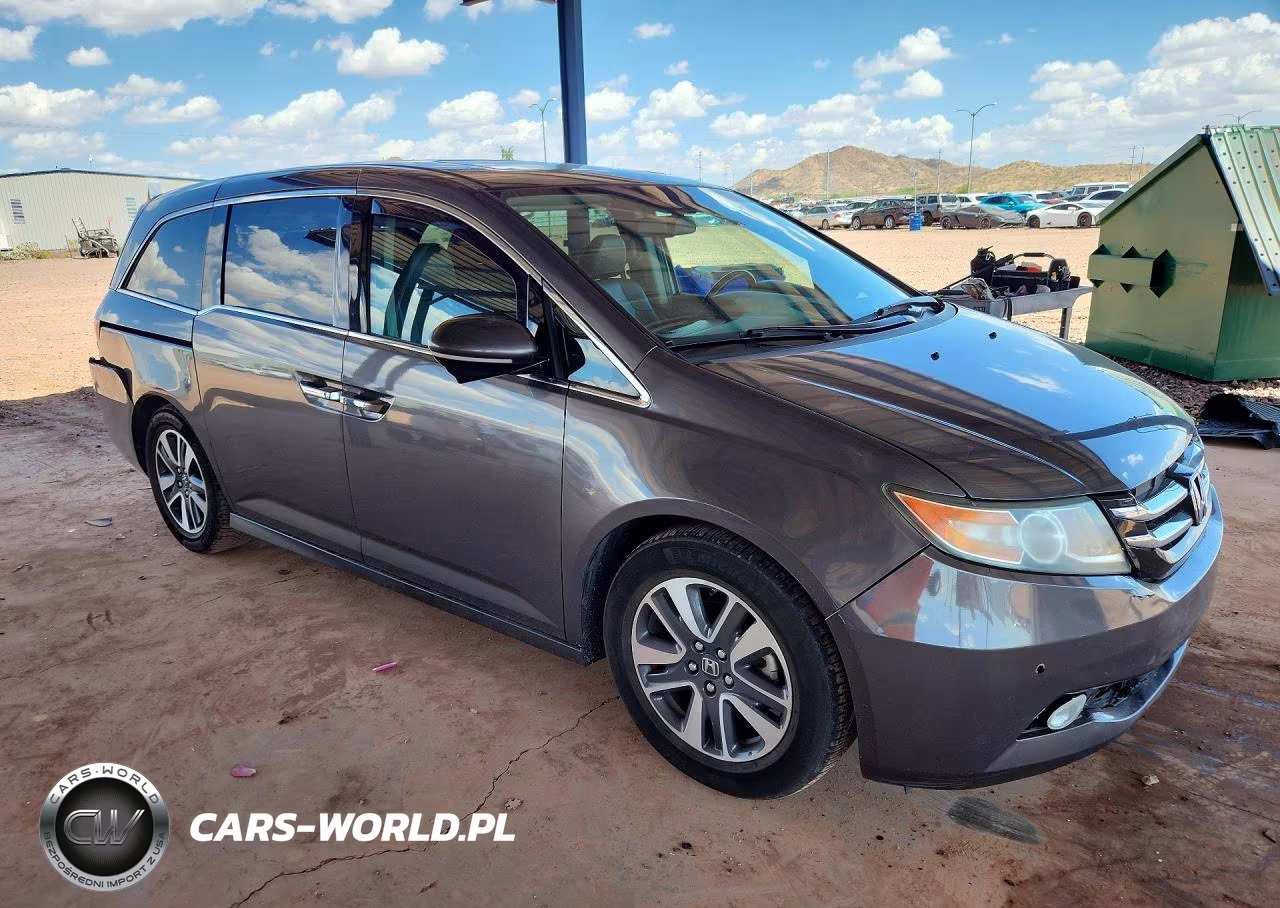 2015 Honda Odyssey Touring VIN:5FNRL5H90FB002209 - 4