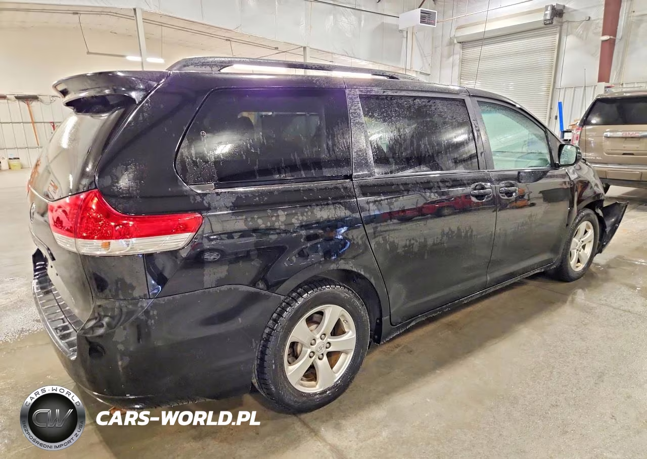 2014 Toyota Sienna Le VIN:5TDKK3DCXES472736 - 3