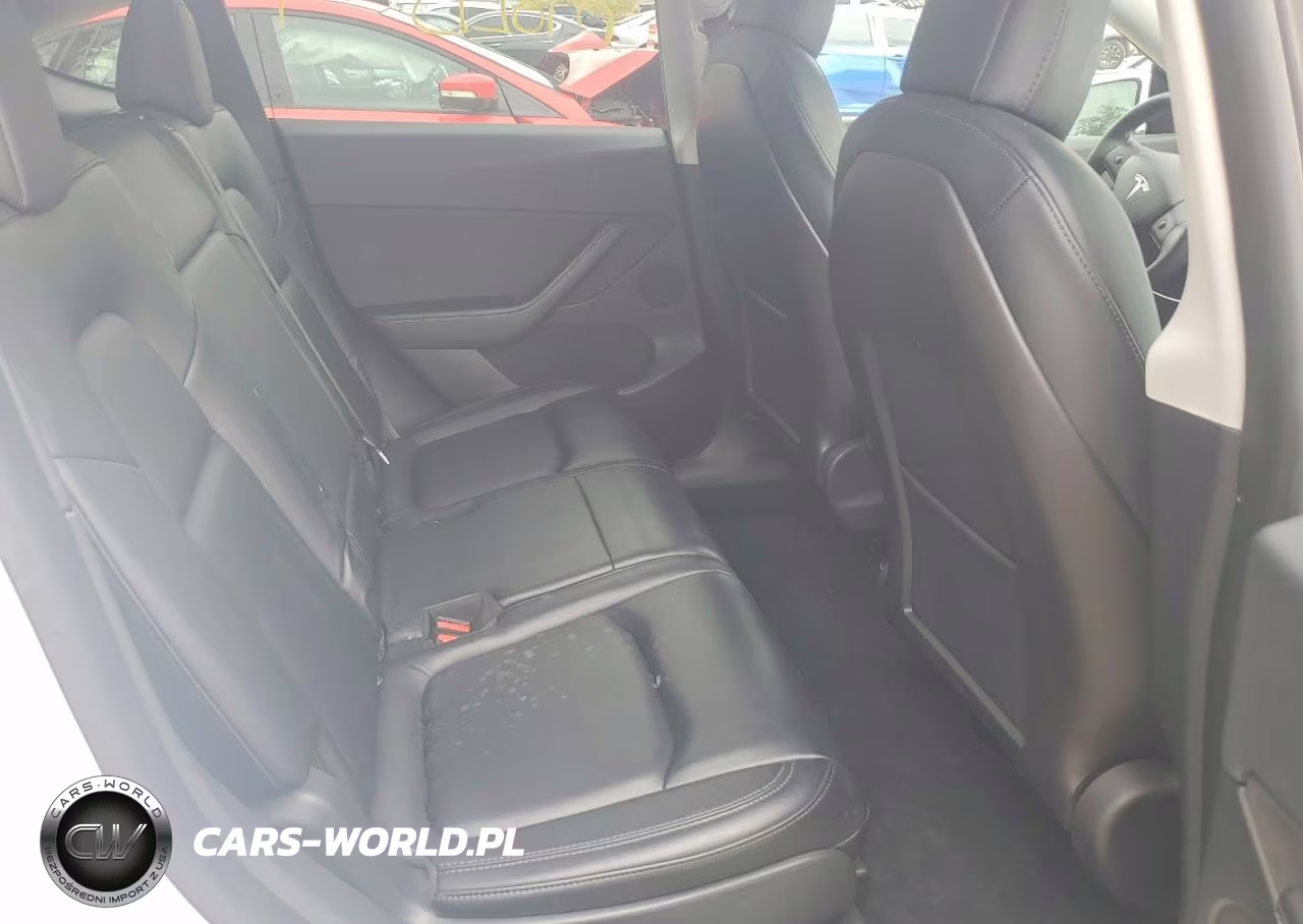 2021 Tesla Model Y VIN:5YJYGAEEXMF207589 - 10